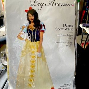 New woman’s snow white costume